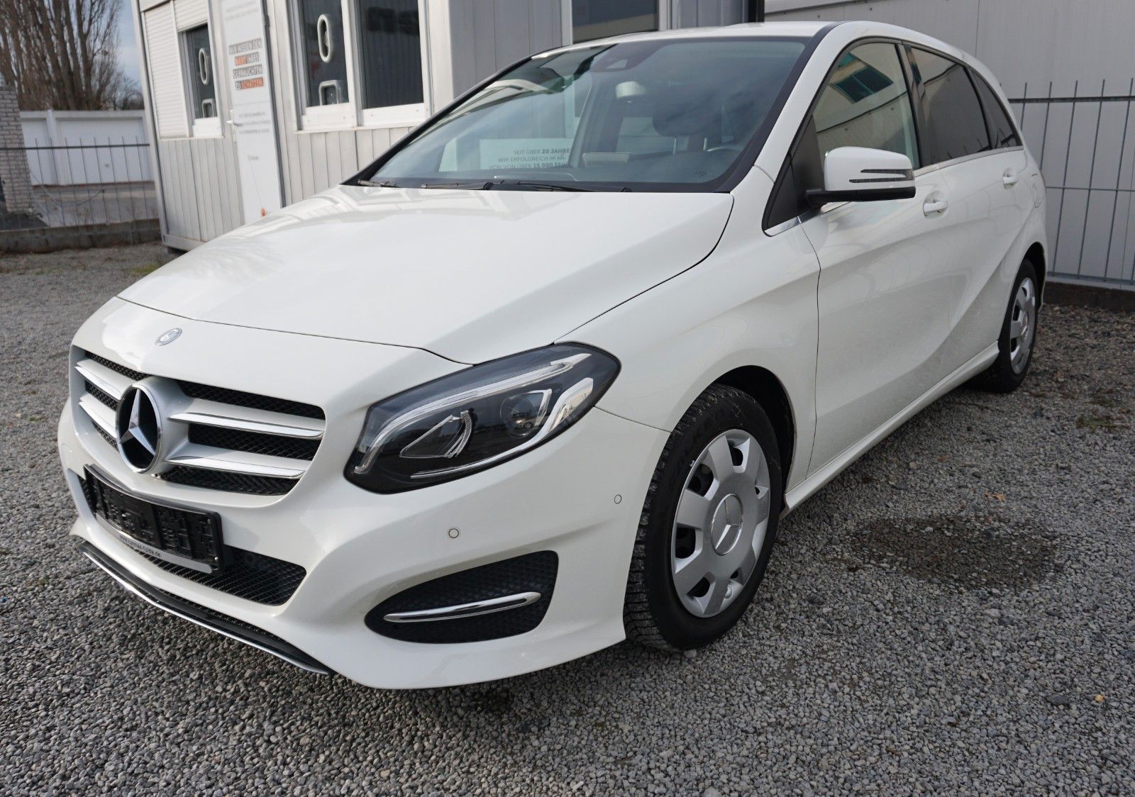 Fahrzeugabbildung Mercedes-Benz B 180 Navi,LED,Park Assist,SH,PDC,SR+WR