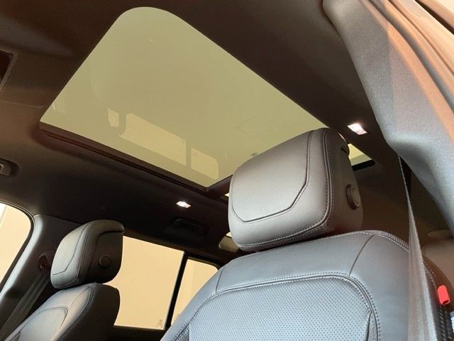 Fahrzeugabbildung Land Rover Defender 110 P400 X 7 Sitze & Standheizung