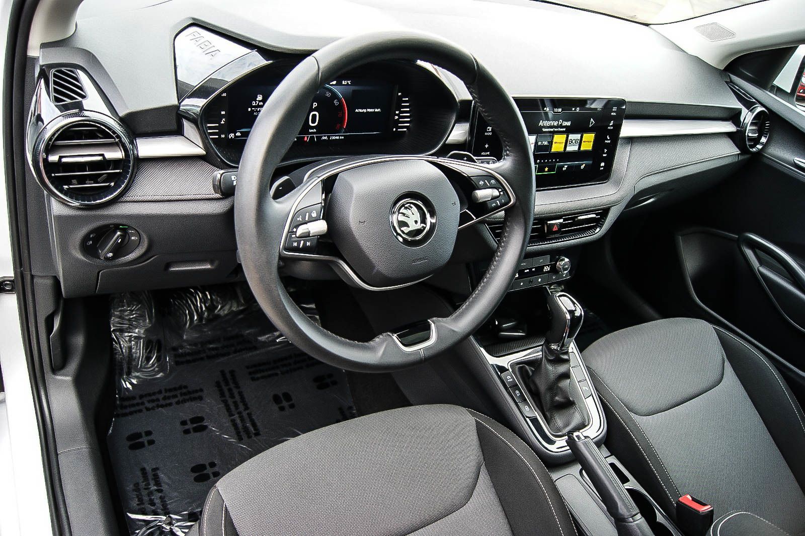Fahrzeugabbildung SKODA Fabia 10 Drive Auto/DSG PANO VIRTUAL LED KAMERA