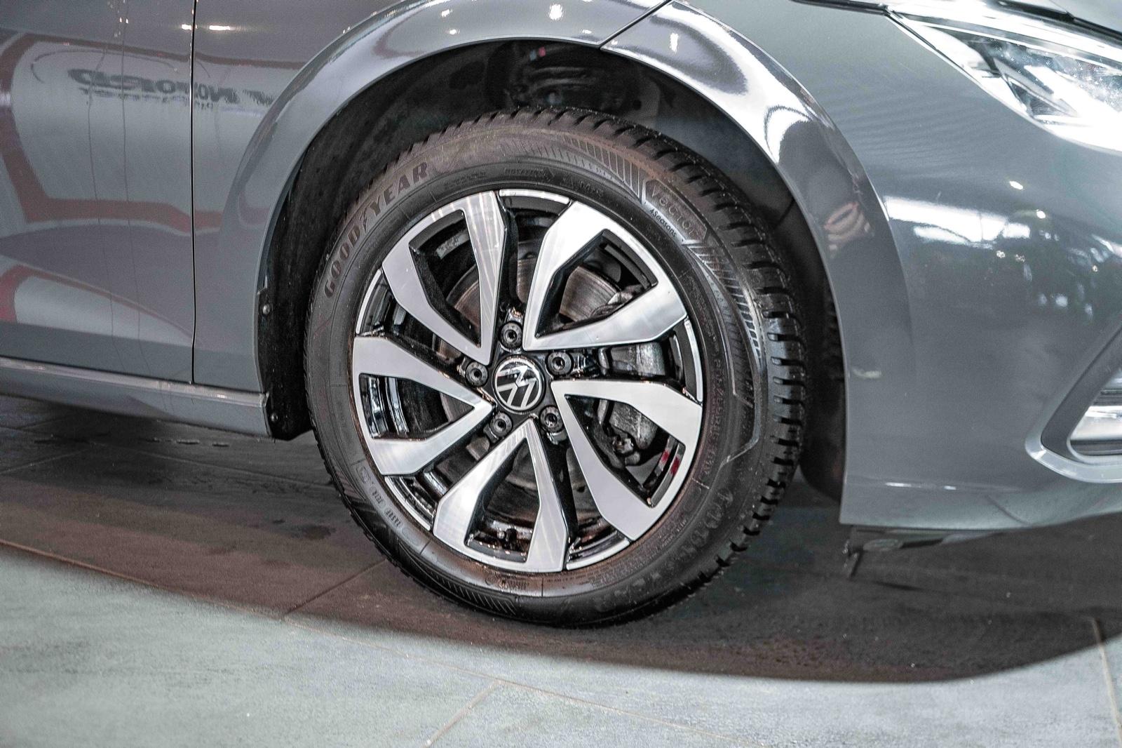 Volkswagen Golf VIII 1.5 TSI Lim. Active ACC LED Navi Spurh, миниатюра 4