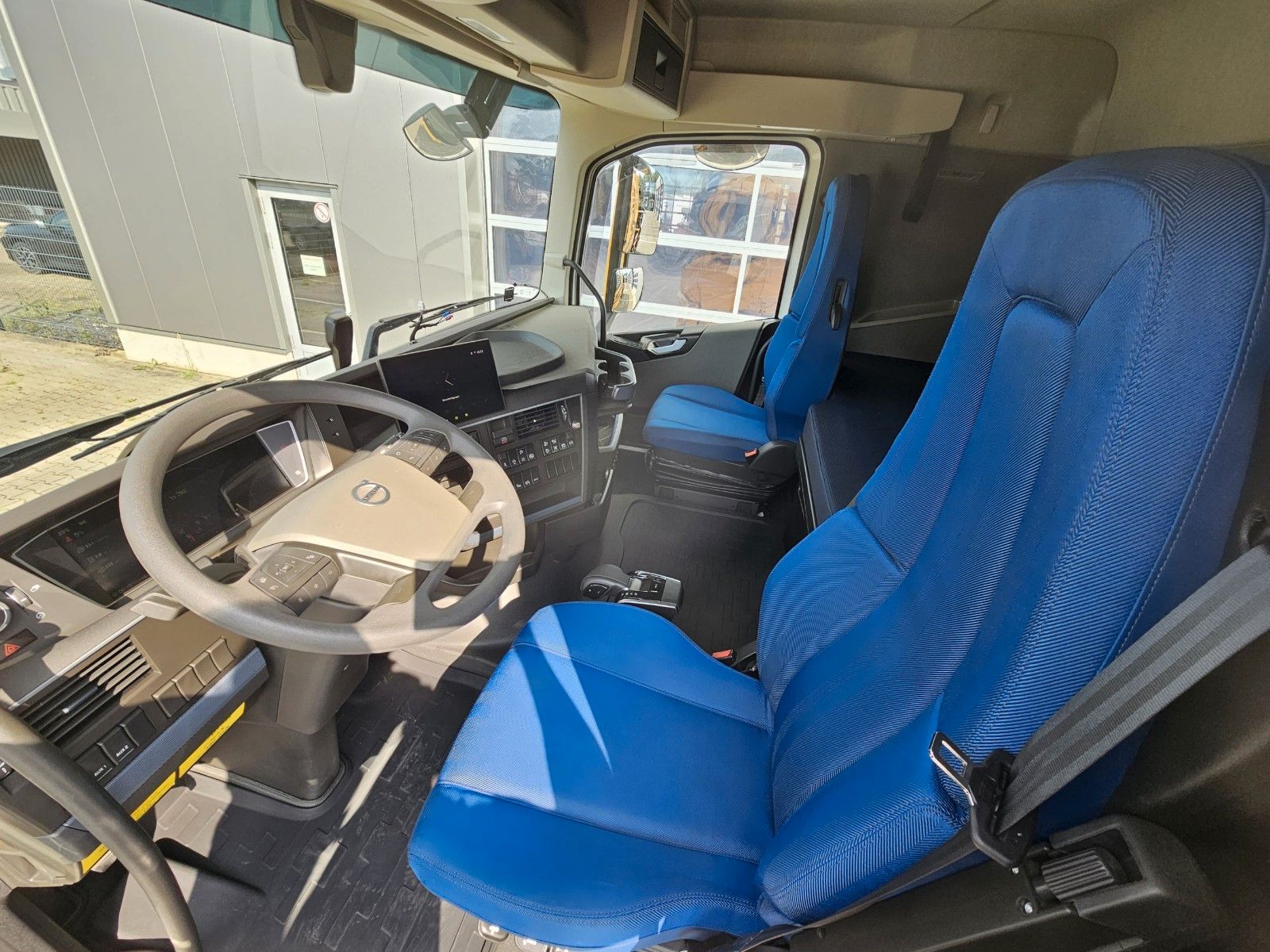 Fahrzeugabbildung Volvo FH 500 SZM + FASSI 545 -7 m. FlyJib 4 Lenkachse