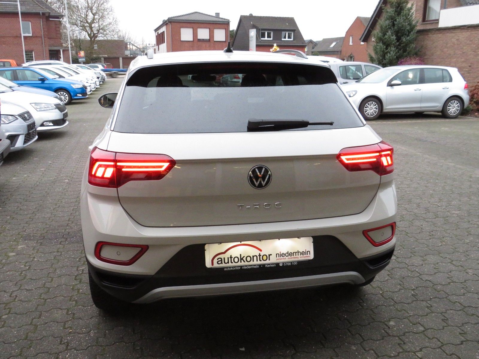 Fahrzeugabbildung Volkswagen T-Roc Life DSG AHK GJ-REIFEN LED NAVI 1.HAND