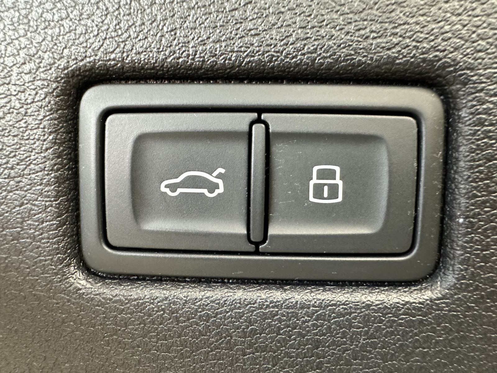 Fahrzeugabbildung Audi A5 SpB 40 TFSI S-Line Black NAV+MATRIX+ACC+VC+PP