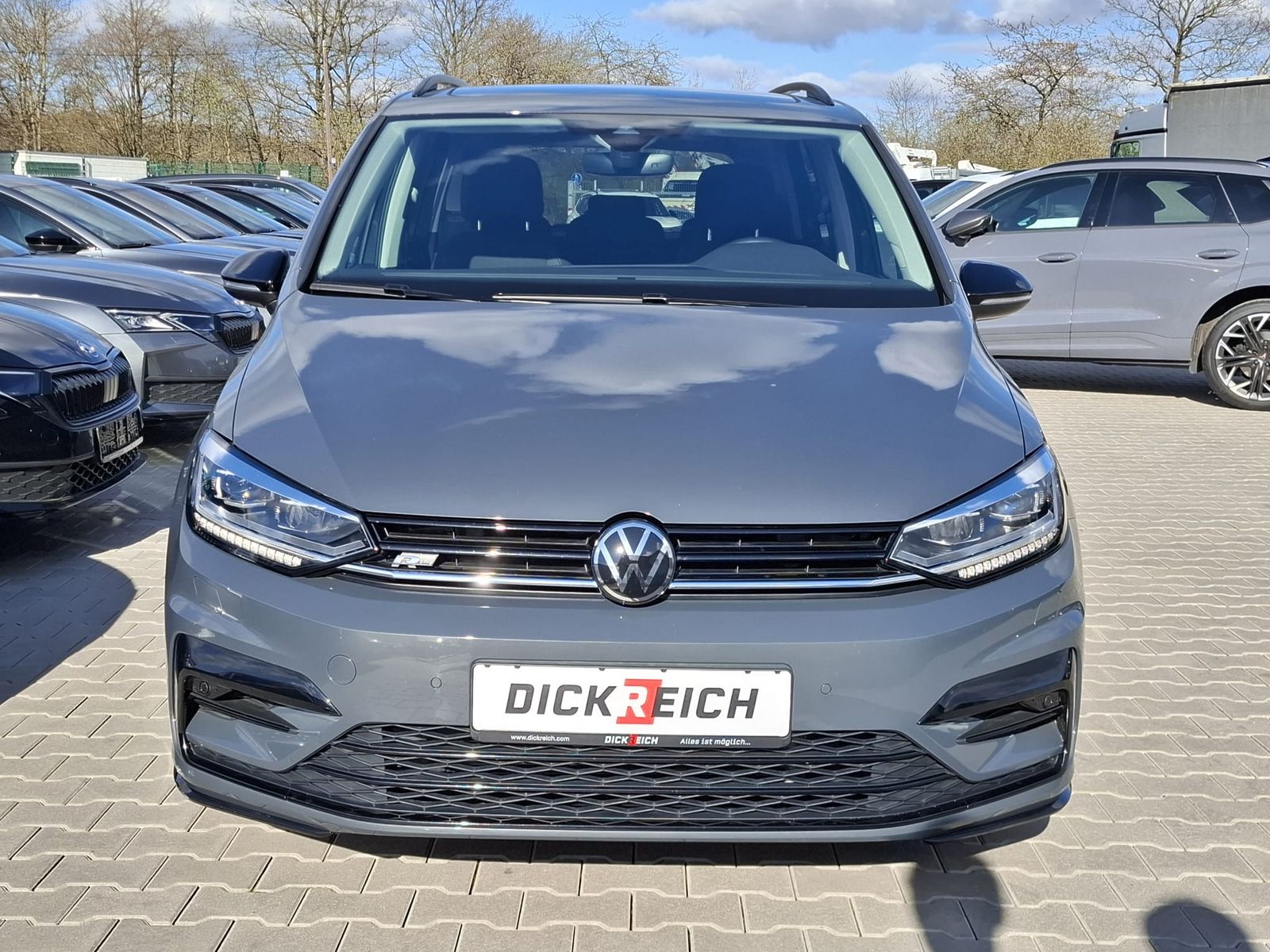 Fahrzeugabbildung Volkswagen Touran 2.0 DSG R-Line High BLACK Pano 7Si IQ AHK