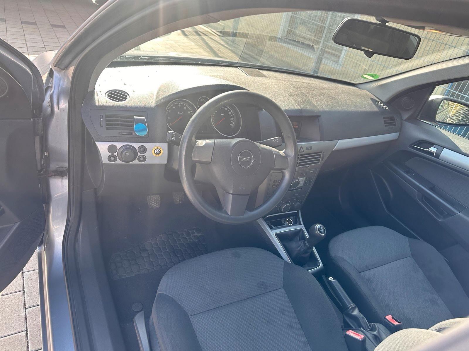Opel Astra 2006 — photo 11
