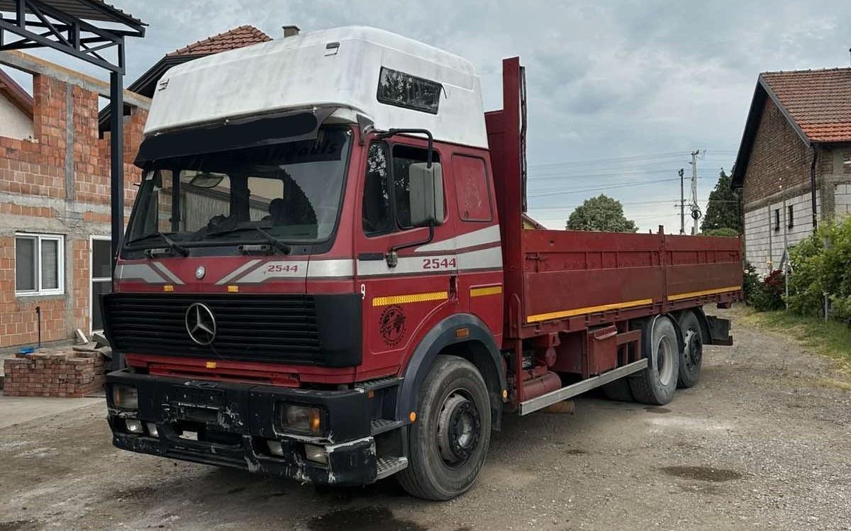 Mercedes-Benz SK 2544 6x2 stake body - lifting axle - EPS