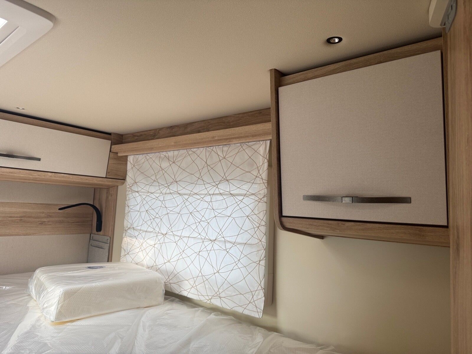 Fahrzeugabbildung Eura Mobil Integra Line IL 720 EB Mondial Pakete, Backofen