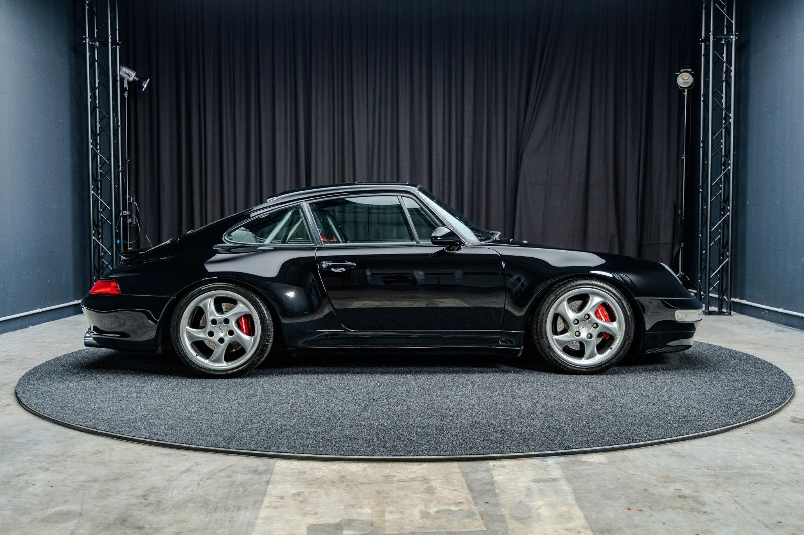 Fahrzeugabbildung Porsche 993 Carrera 4S + Bilstein + RS Sitze + Käfig