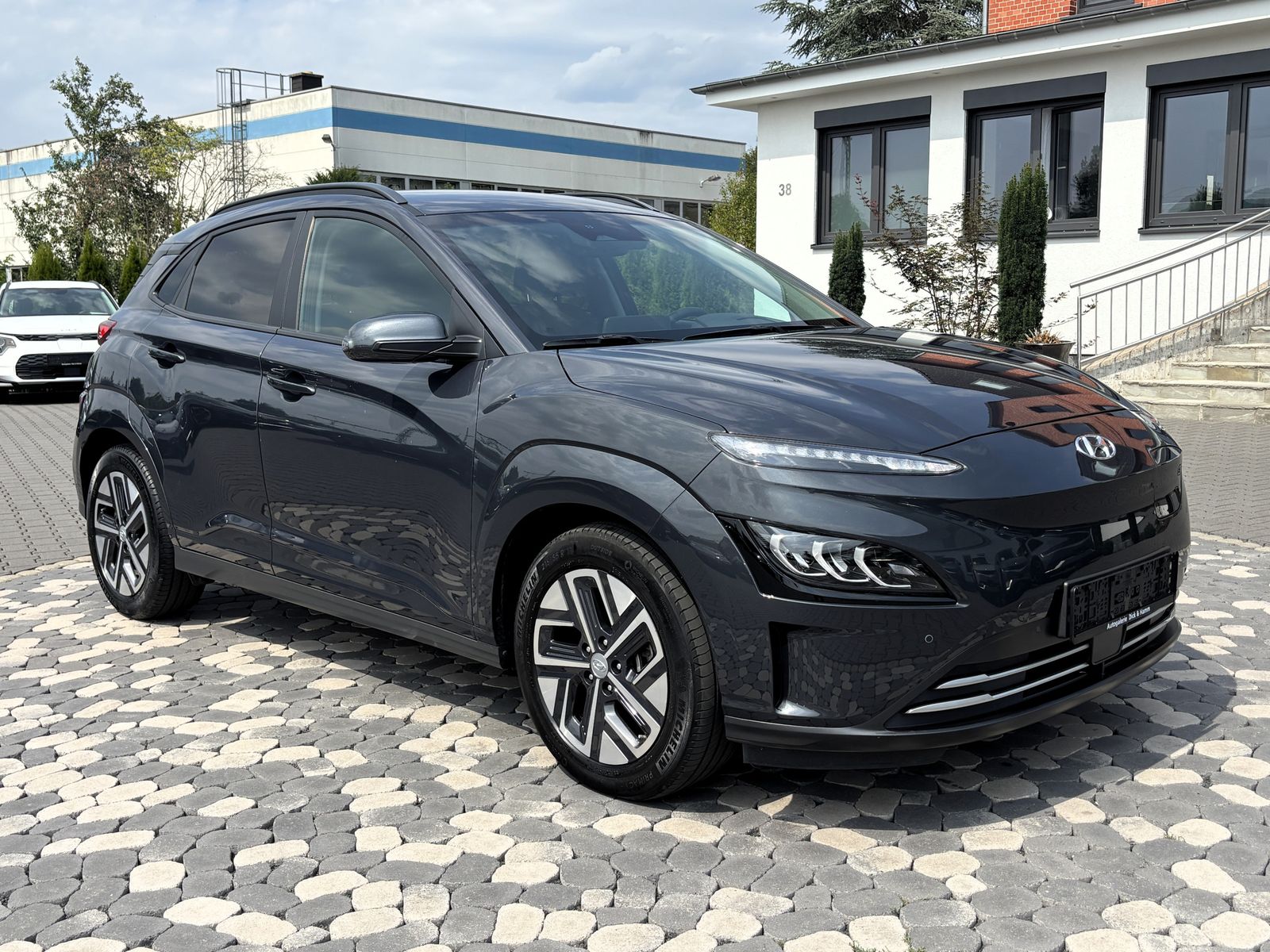 Hyundai Kona Elektro Trend LED HUD NAV KRELL WÄMPU 64KWh imagem 2