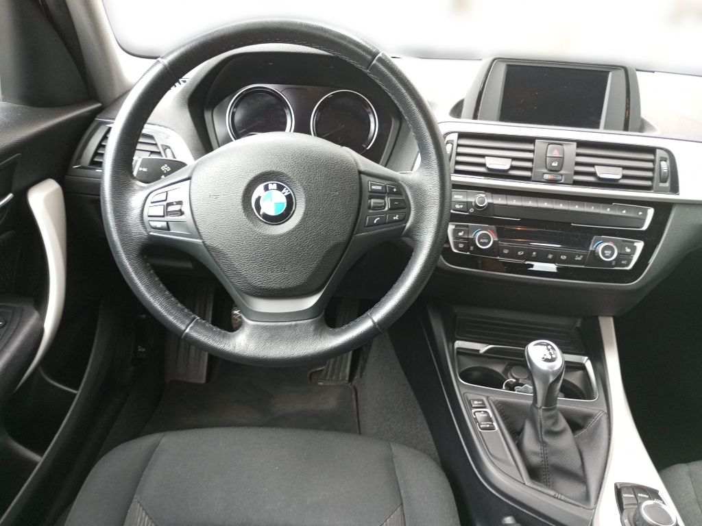 Fahrzeugabbildung BMW 118 I Advantage, PDC + Sitzheizung
