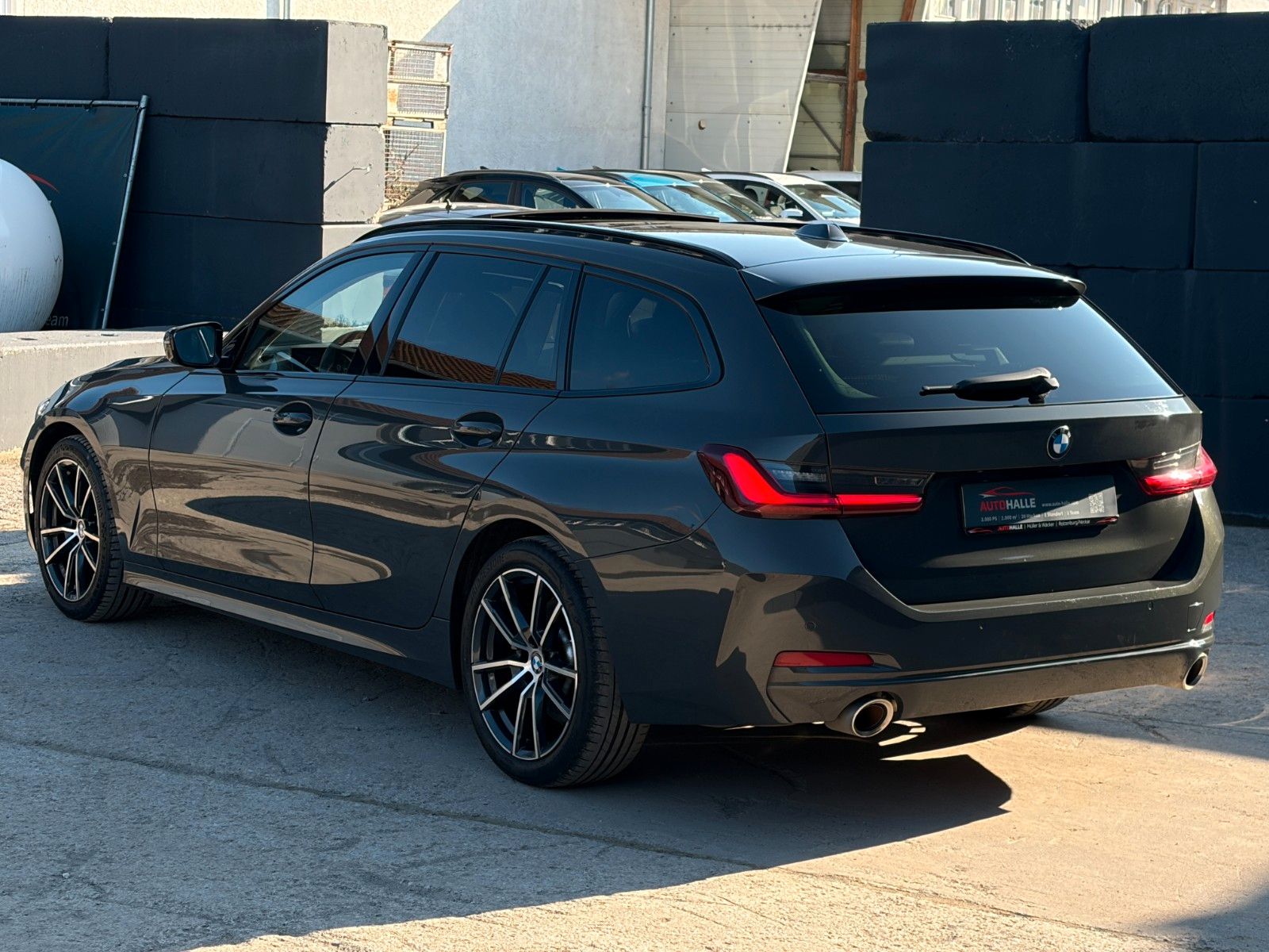 Fahrzeugabbildung BMW 330i Touring LEDER AKUSTIK PANO LED HiFi CarPlay