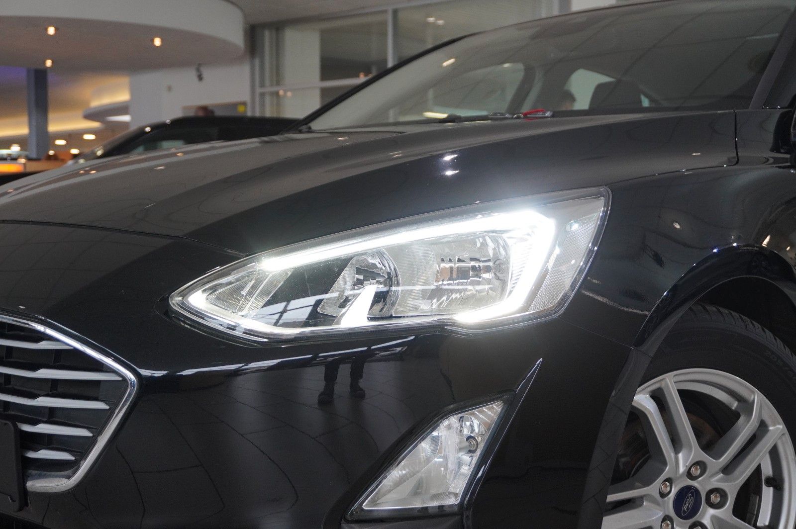 Fahrzeugabbildung Ford Focus Lim. 1.0 COOL & CONN. NAVI/LED/SPORT/SHZ
