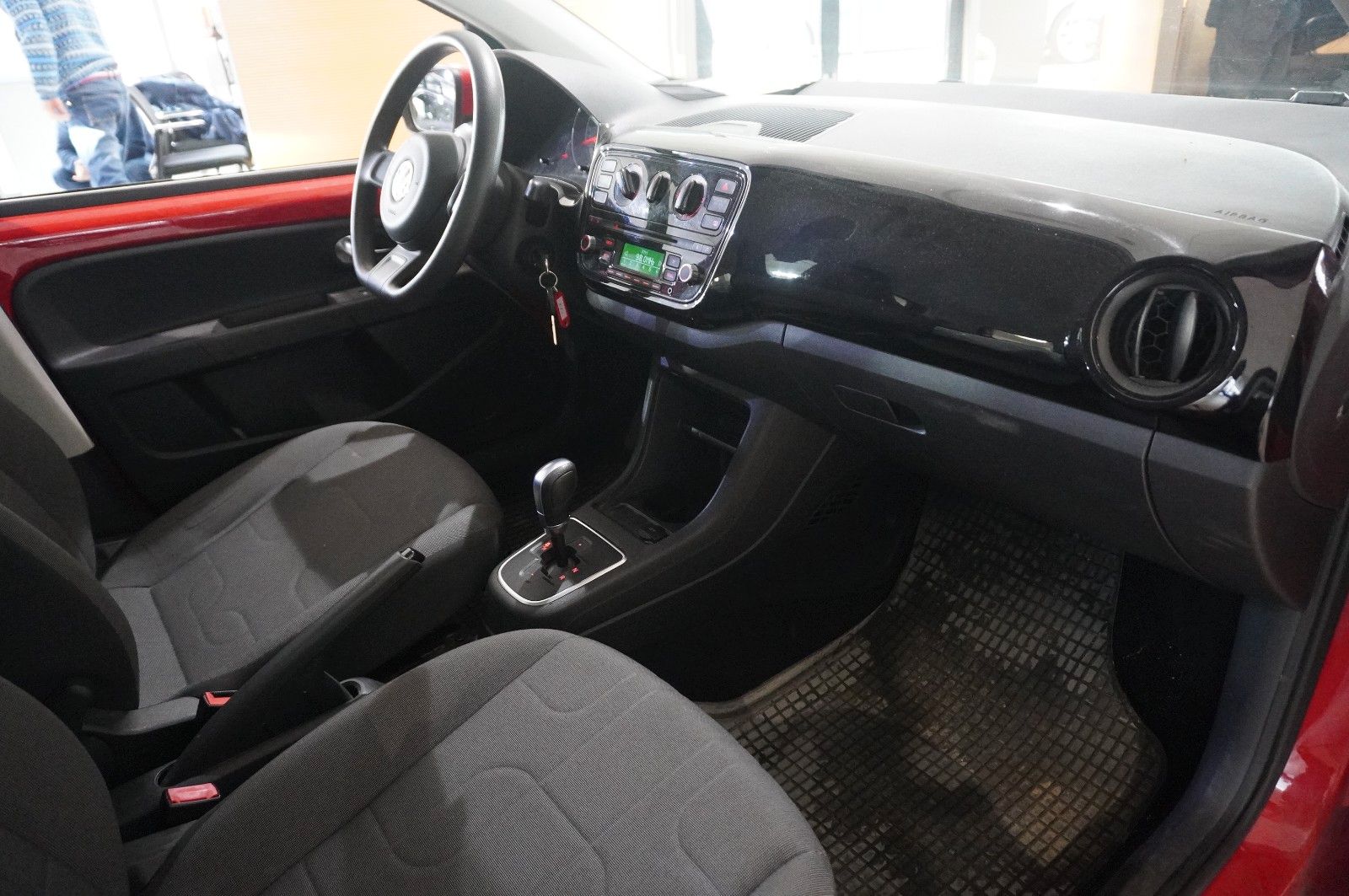 Fahrzeugabbildung Volkswagen up! 1.0 MOVE 5-TÜR AUTOMATIK KLIMA/AUX/CD