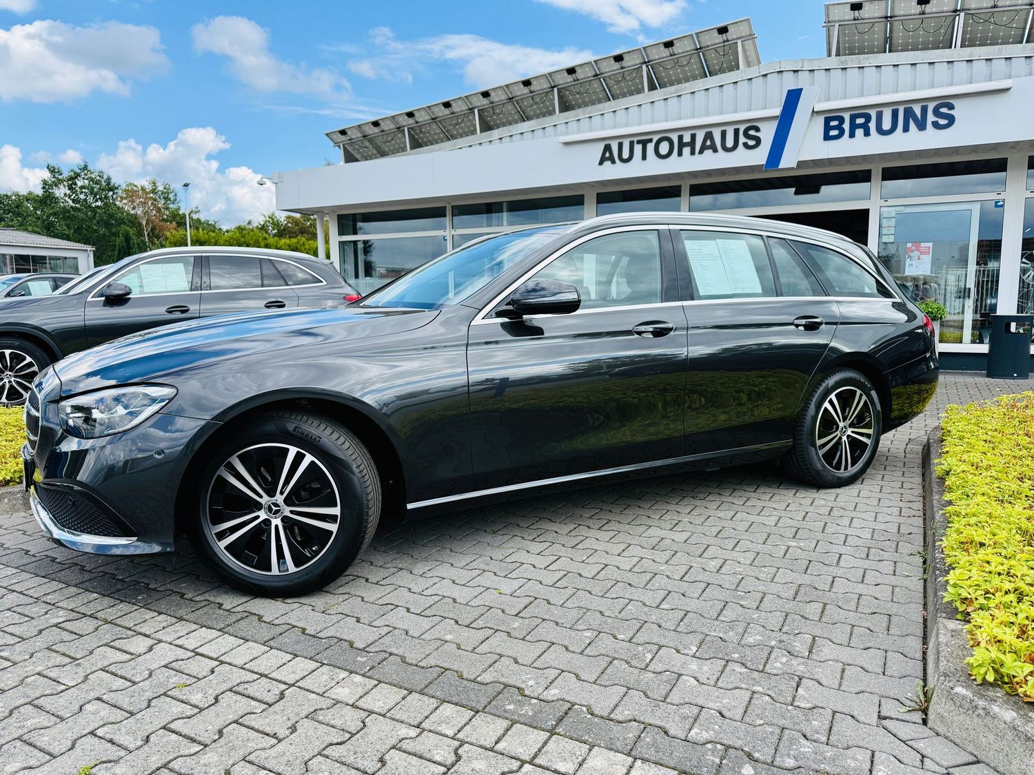 Fahrzeugabbildung Mercedes-Benz E 220 T d AVANTGARDE, Standheizung, MBUX Premium