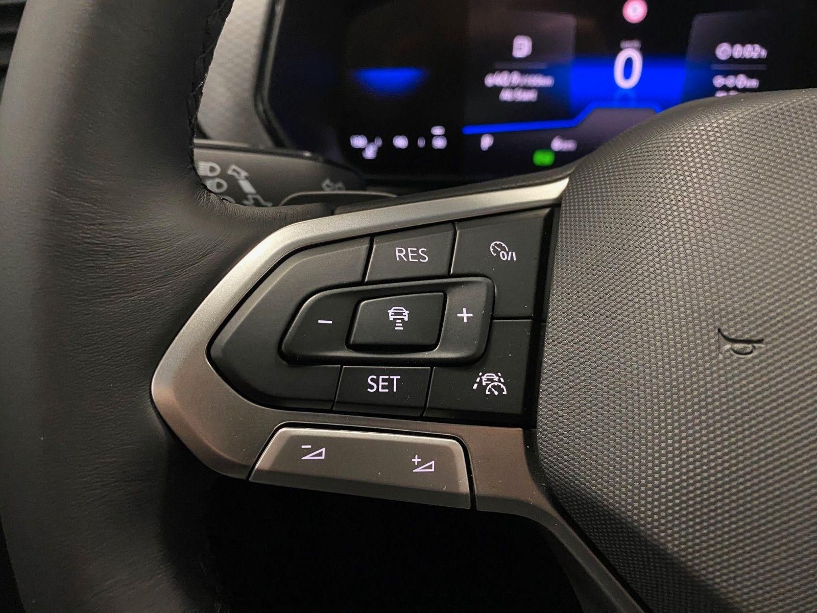 Fahrzeugabbildung Volkswagen T-Cross 1.0 TSI DSG Life+AHK+KAMERA+PDC vo+hi+BC