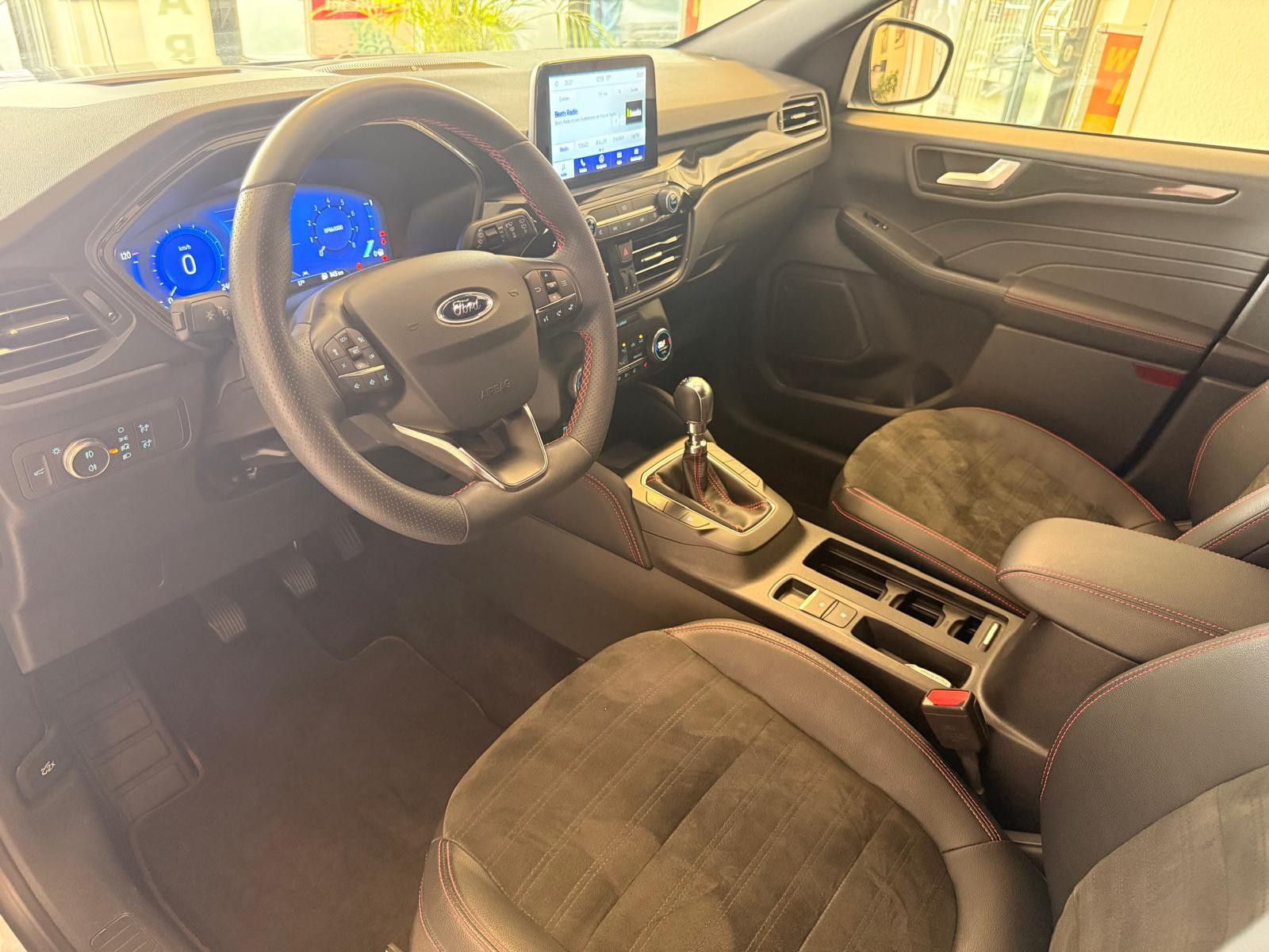 Fahrzeugabbildung Ford Kuga ST-Line X / LED / KAMERA / 25TKM