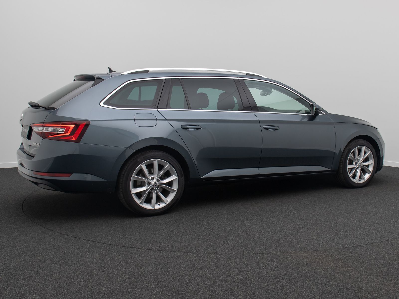 Fahrzeugabbildung SKODA Superb Style BiXenon PDC Navi Touch FernlichtAss
