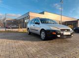 Ford Focus. Mk1  Kombi Automatik  Baujahr... - Ford Focus aus 2000: Kombi