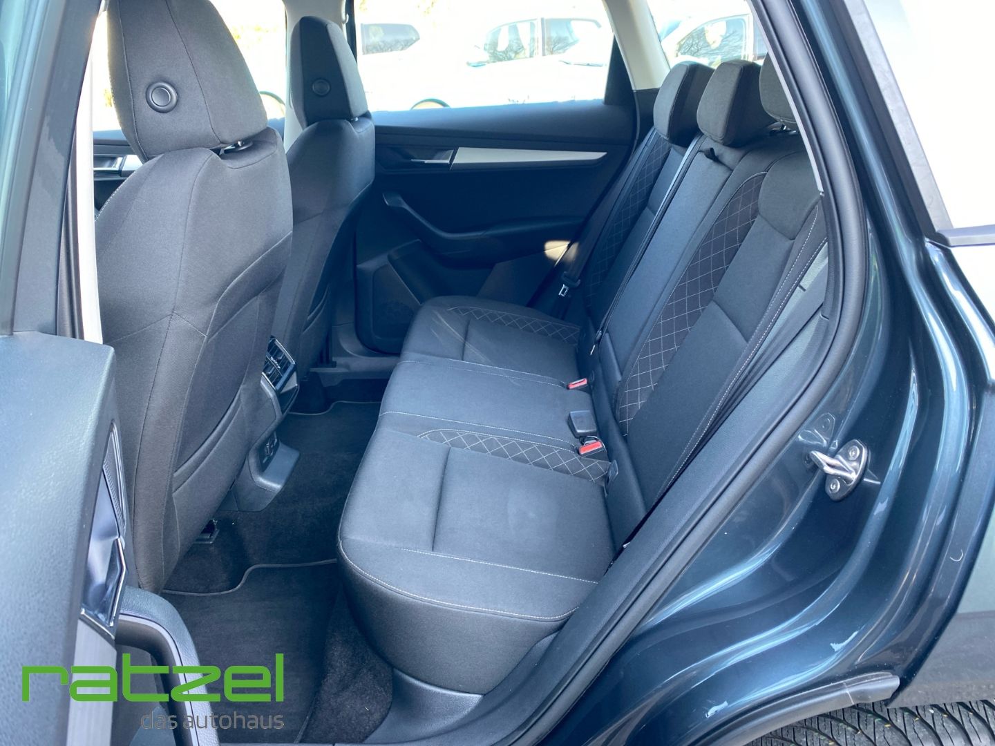 Fahrzeugabbildung SKODA Karoq 1.5 TSI Ambition LED DAB SHZ Spurwechselas