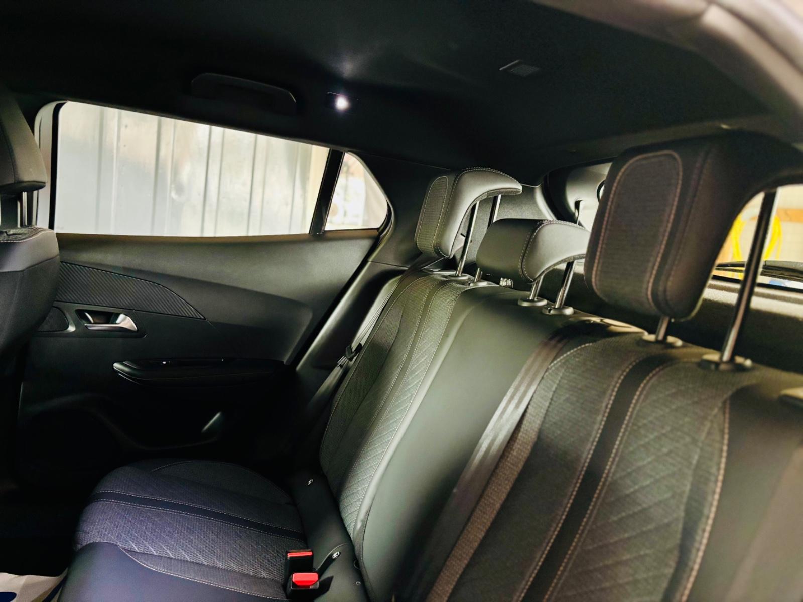 Peugeot 2008 Hybrid 136 Allure Anhängerkupplung/8300Km!