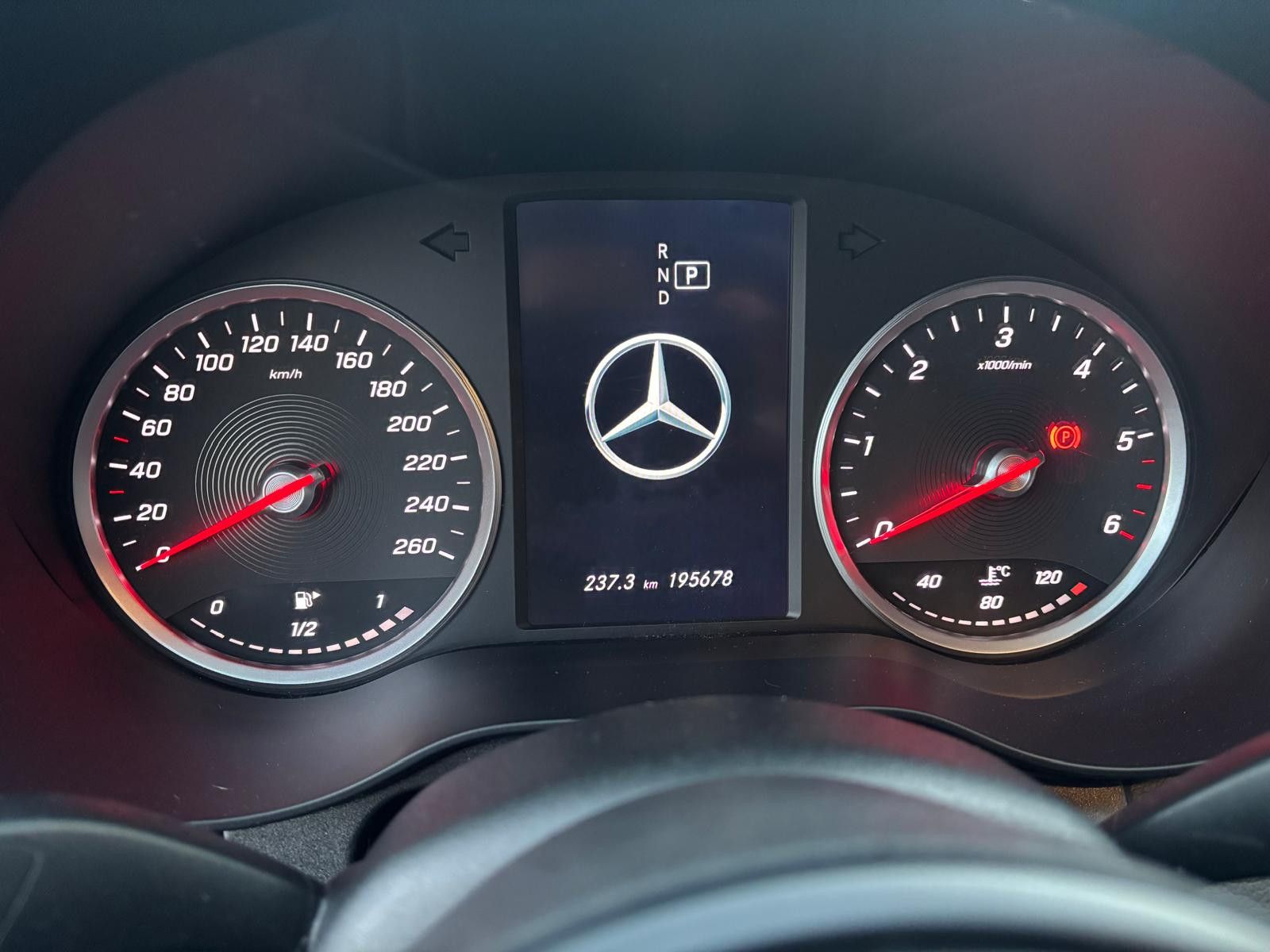 Fahrzeugabbildung Mercedes-Benz C 180 d Limo 9G-TR. Avantgarde Night-APPS-PDC-