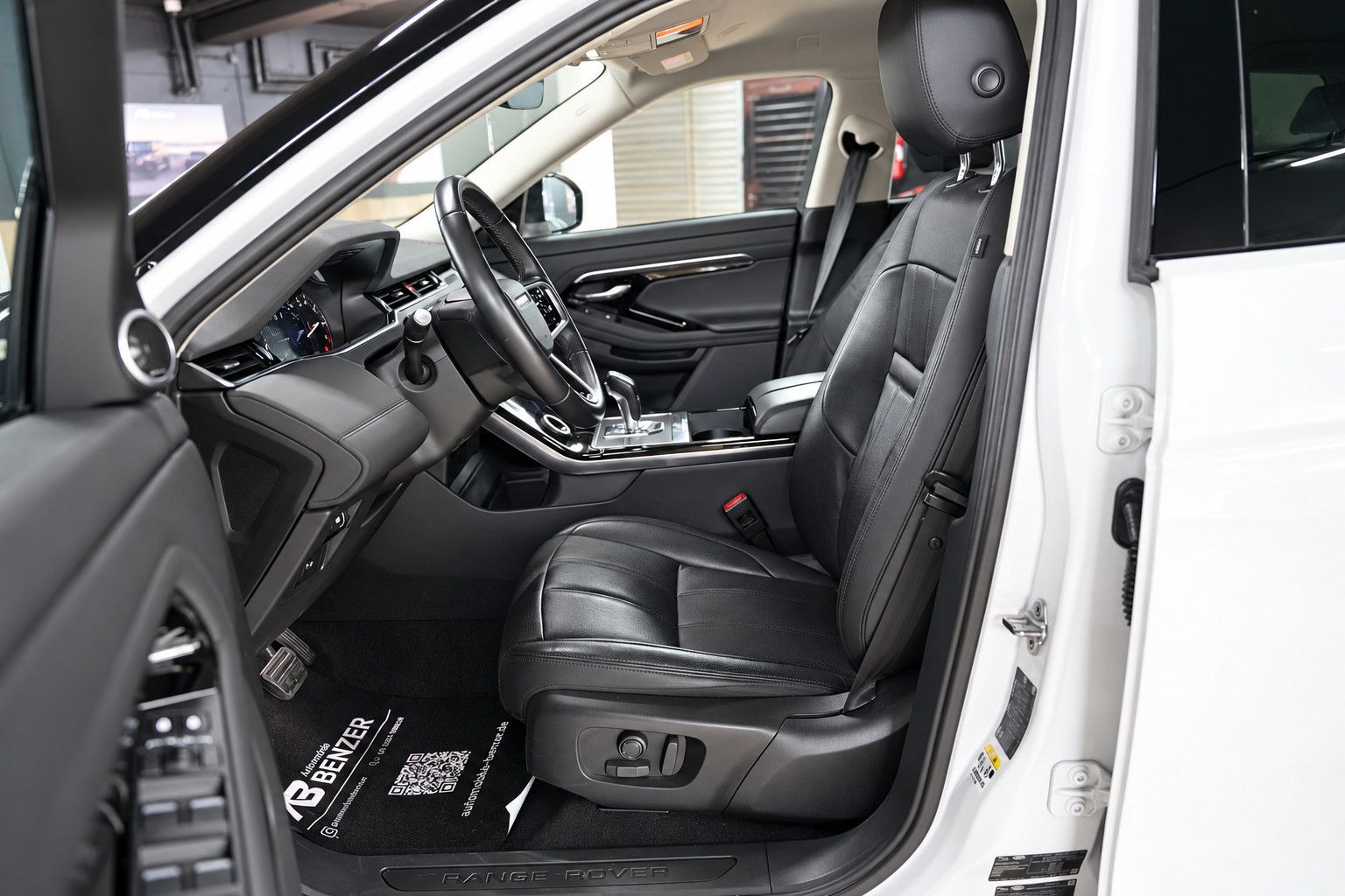 Fahrzeugabbildung Land Rover Range Rover Evoque SE *Meridian*Kamera*Memory