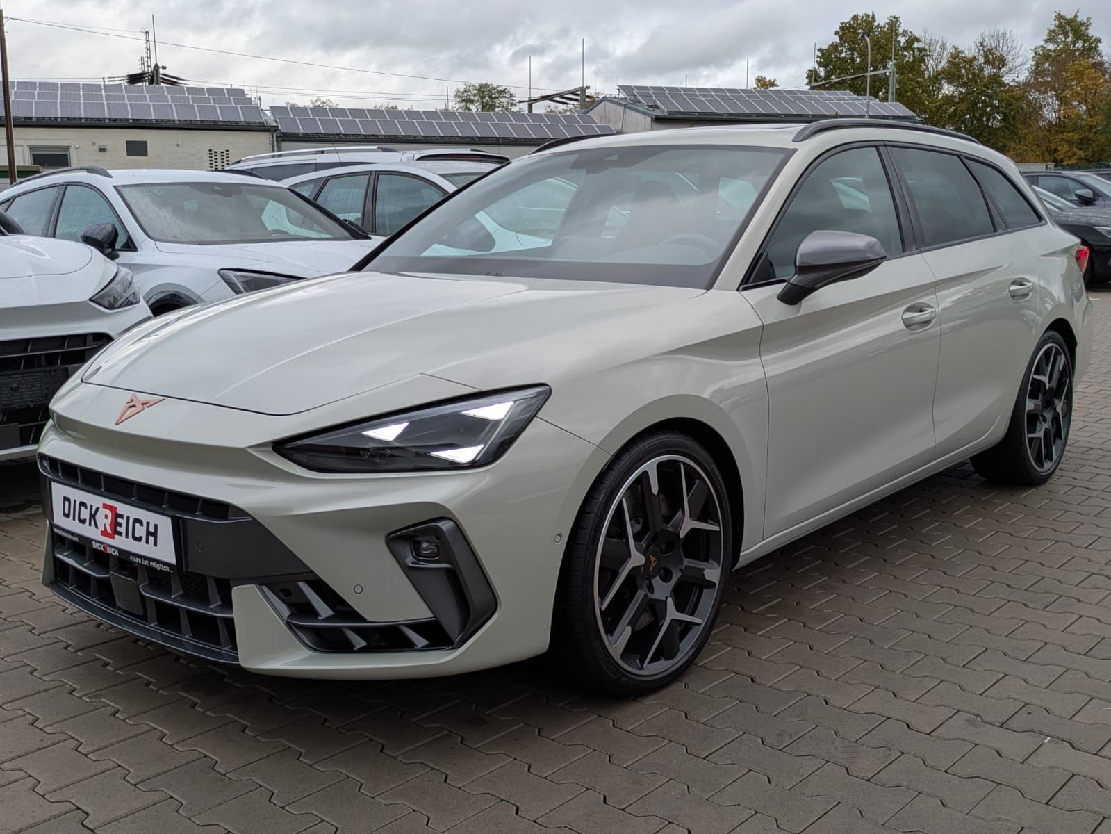 Fahrzeugabbildung CUPRA Leon 2.0 TSI VZ 4x4 PANO*MATRIX*AHK*SENNH.*DINAM
