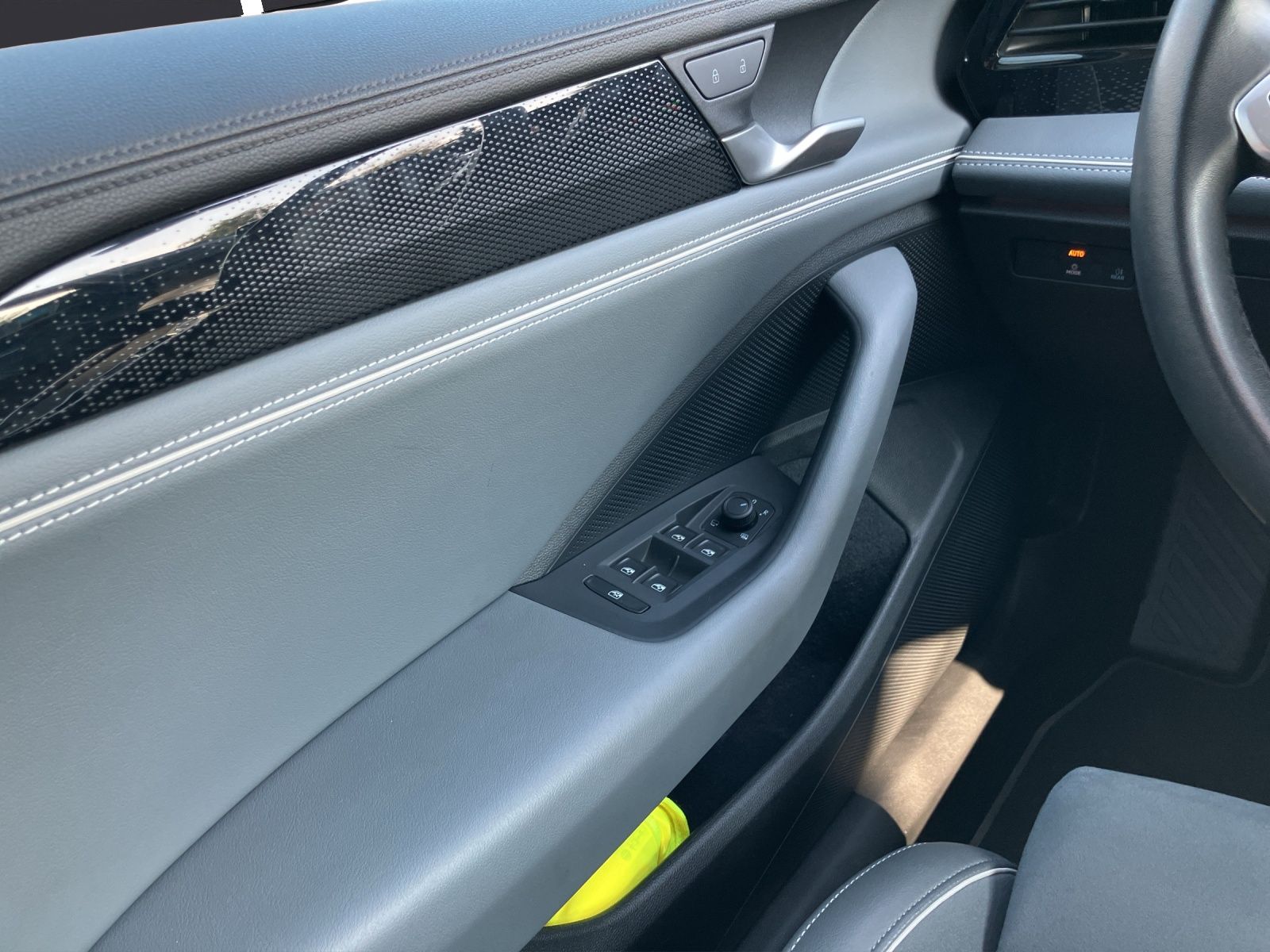 Fahrzeugabbildung Volkswagen Passat Variant eTSI Business DSG LED Navi ACC DC