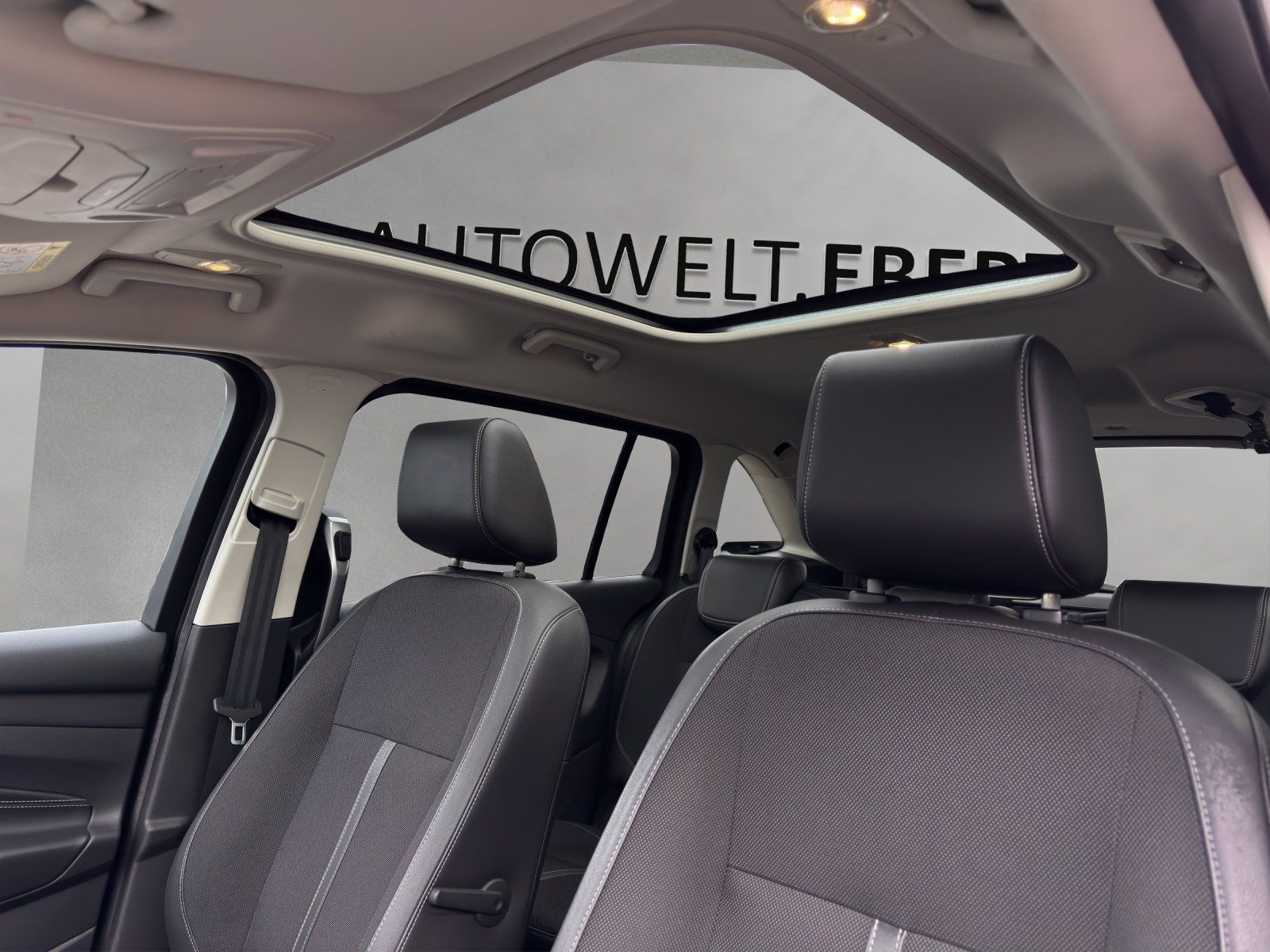 Fahrzeugabbildung Ford Grand C-Max Titanium Aut./KAMERA/GRA/NAVI/XENON/
