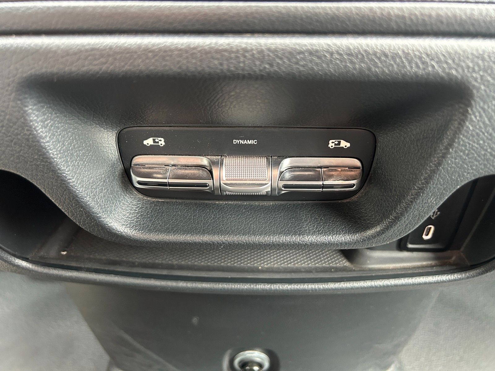 Fahrzeugabbildung Mercedes-Benz Vito 116 CDI Tourer 9G Extral AHK Kamera