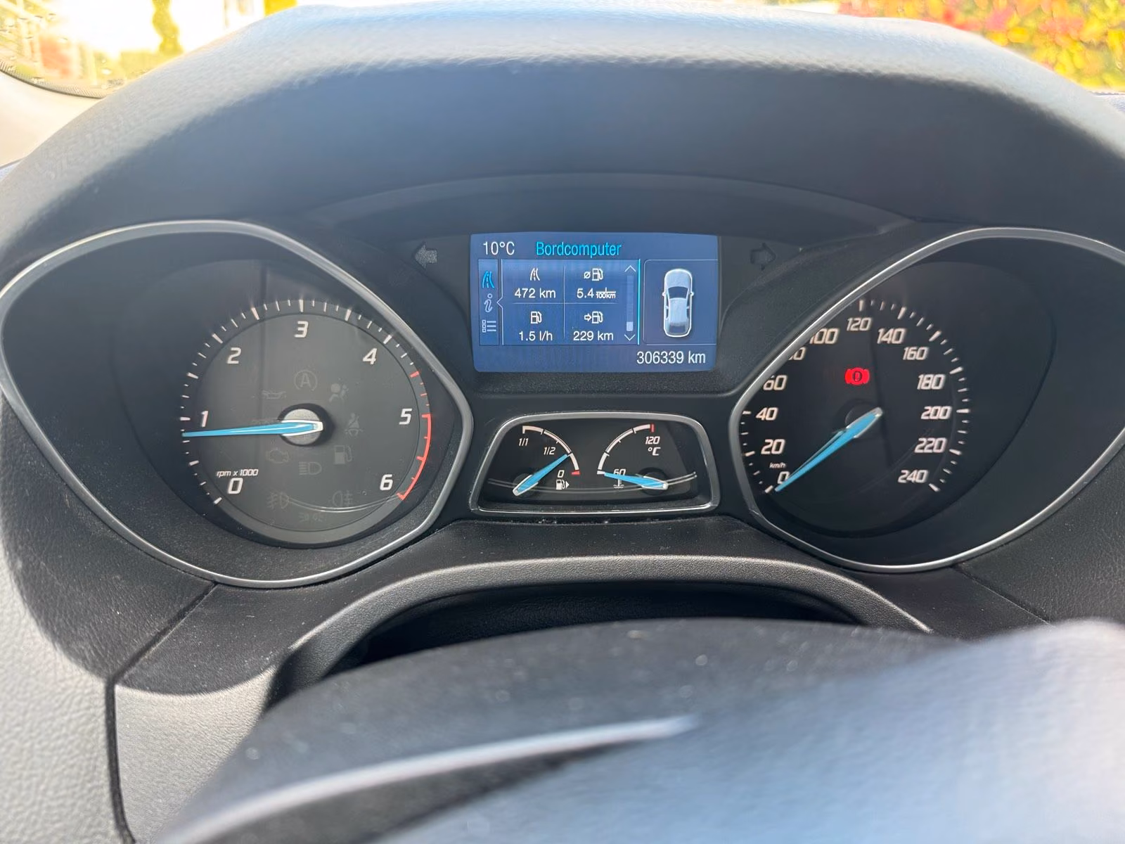Ford  2012 — салон