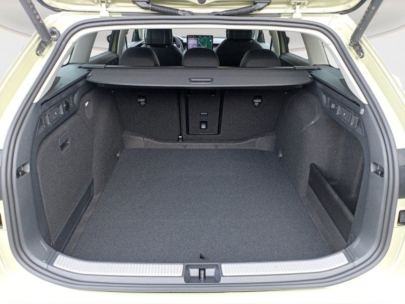Fahrzeugabbildung SKODA Superb Combi 2.0 TDI Selection DSG AHK+ASSISTENT