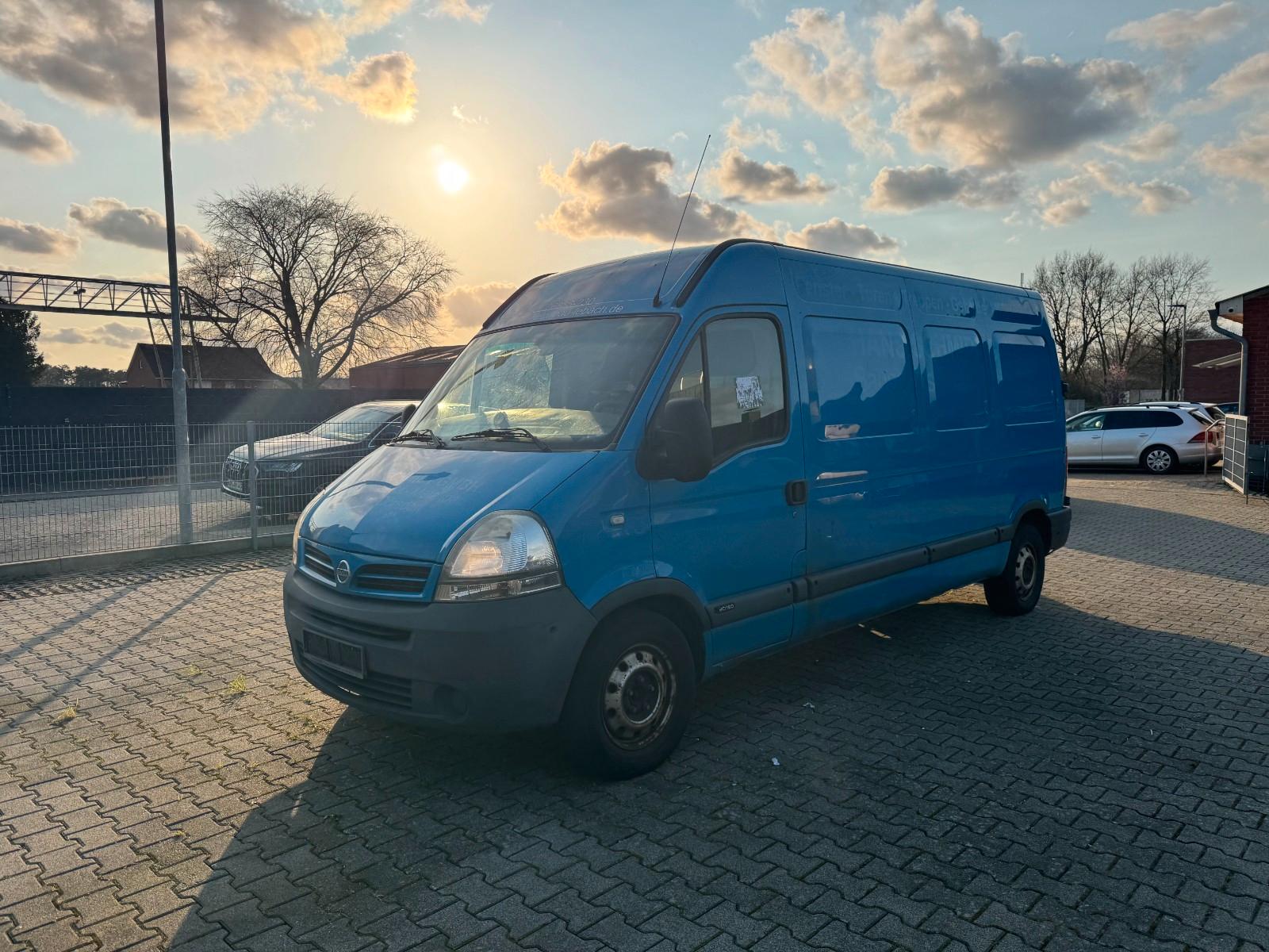 Nissan Interstar 2010 — вигляд ззаду