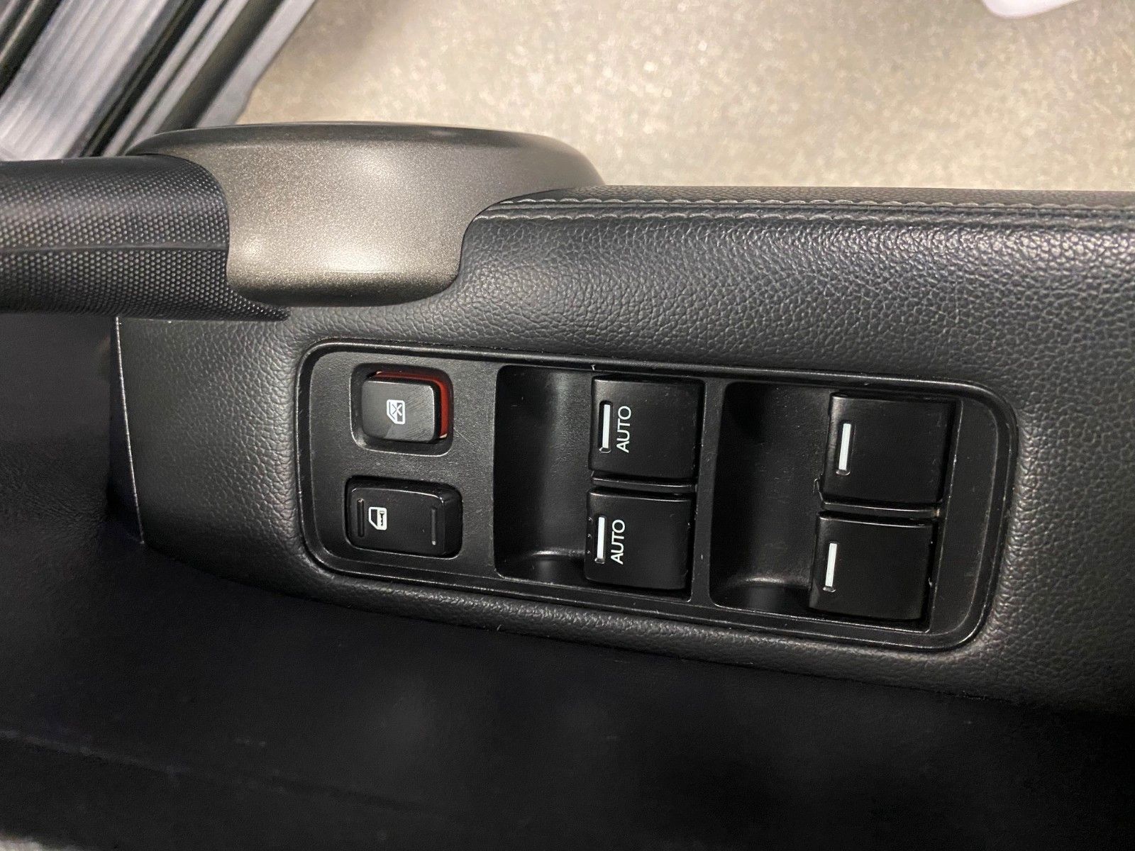 Fahrzeugabbildung Honda CR-V 2.2 TDI+ELEGANCE+ALLRAD+AHK+SITHEIZUNG+18"+