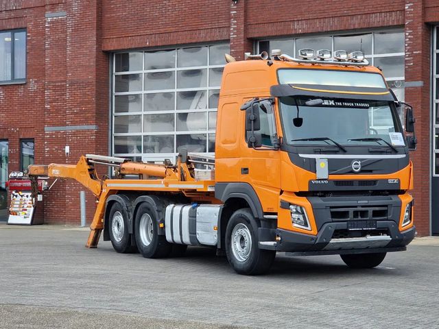 Volvo FMX 470 Globetrotter 6x2*4 - VDL P-18 Skikloader