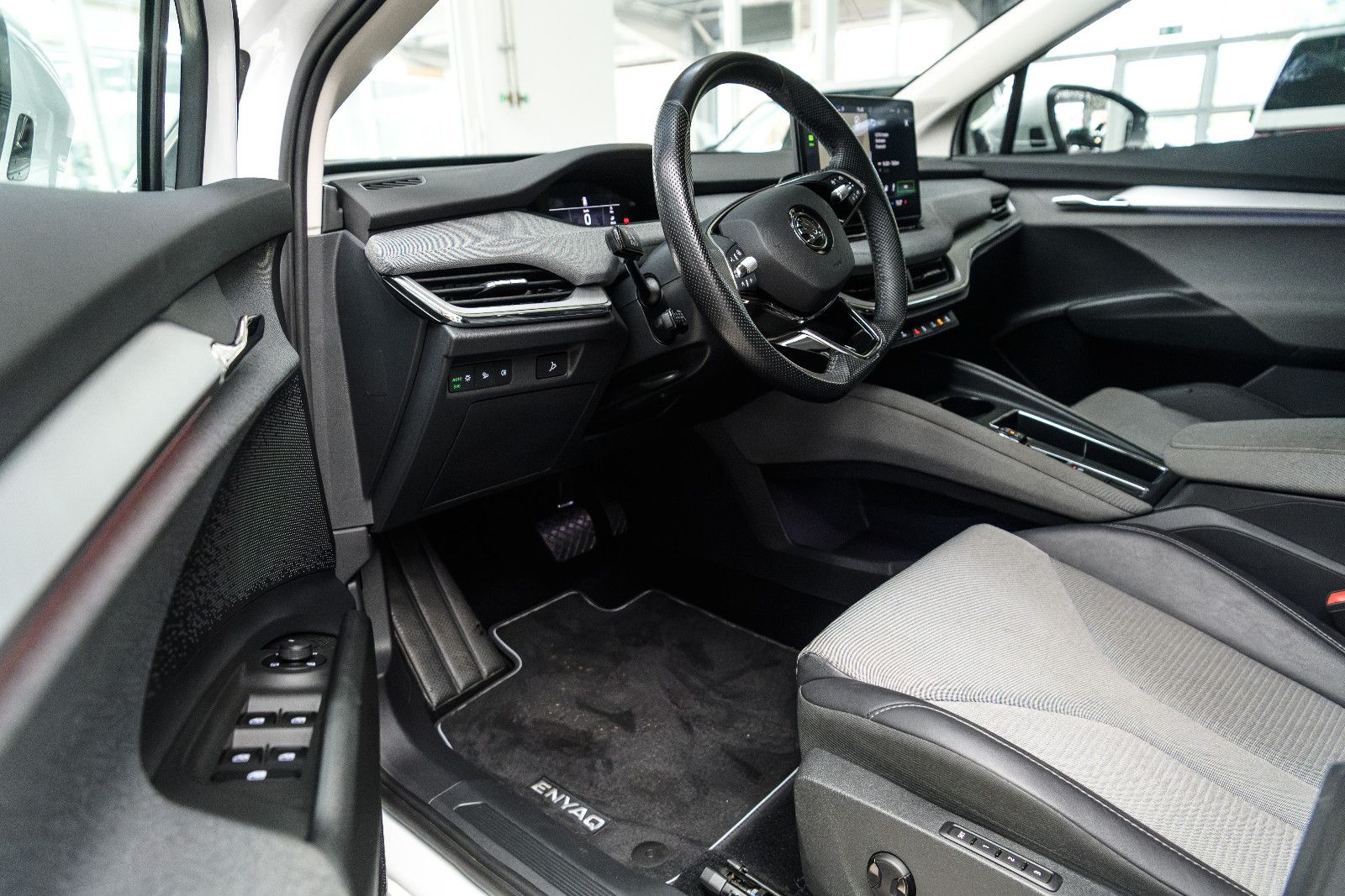 Fahrzeugabbildung SKODA Enyaq 80 +ACC +LED +CARPLAY
