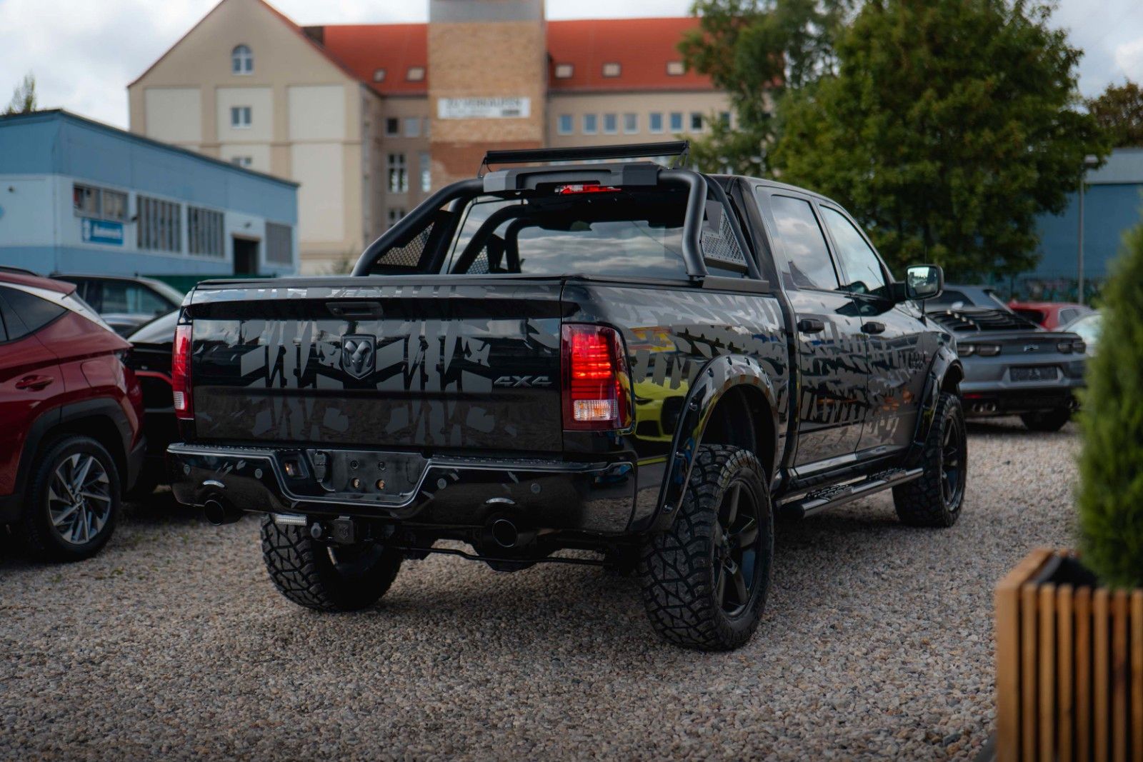 Fahrzeugabbildung Dodge RAM 5.7 V8 HEMI 4x4 OFFROAD Night-Paket *LED*