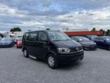 Volkswagen T5  Caravelle Comfortline Behindertengerecht - schwarze Volkswagen T5 Transporter