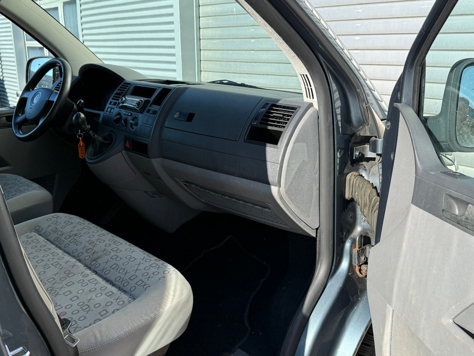 Fahrzeugabbildung Volkswagen T5 Caravelle Trendline 1.9 Tdi 9-Sitzer Klima