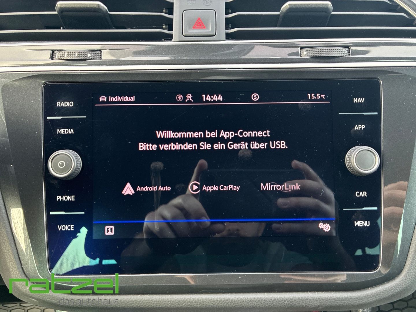 Fahrzeugabbildung Volkswagen Tiguan Life 2.0 TDI DSG Sportpaket Navi Digitale