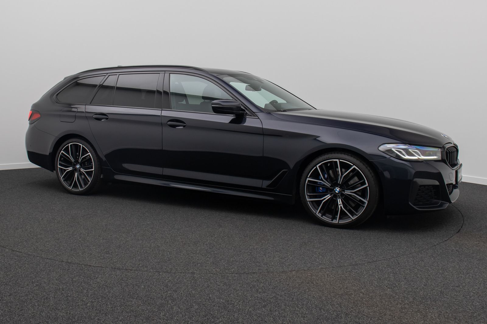 Fahrzeugabbildung BMW 540d xD M Sport Panorama HUD H/ K DAB SoftClose