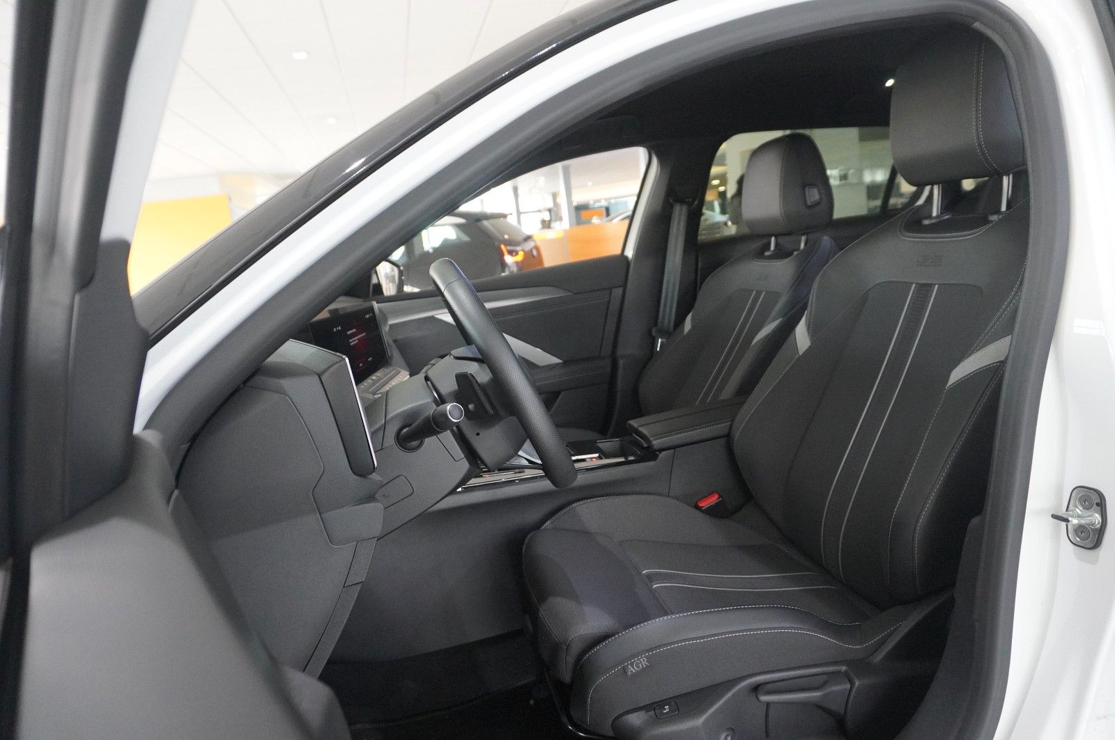 Fahrzeugabbildung Opel Astra L ST 1.2T GS SPORT NAVI/LED/360°/SPORT/DAB