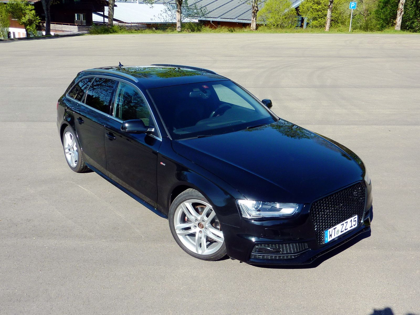 AUDI A4 S line Avant 2.0 TDI Navi XENON AHK Panorama