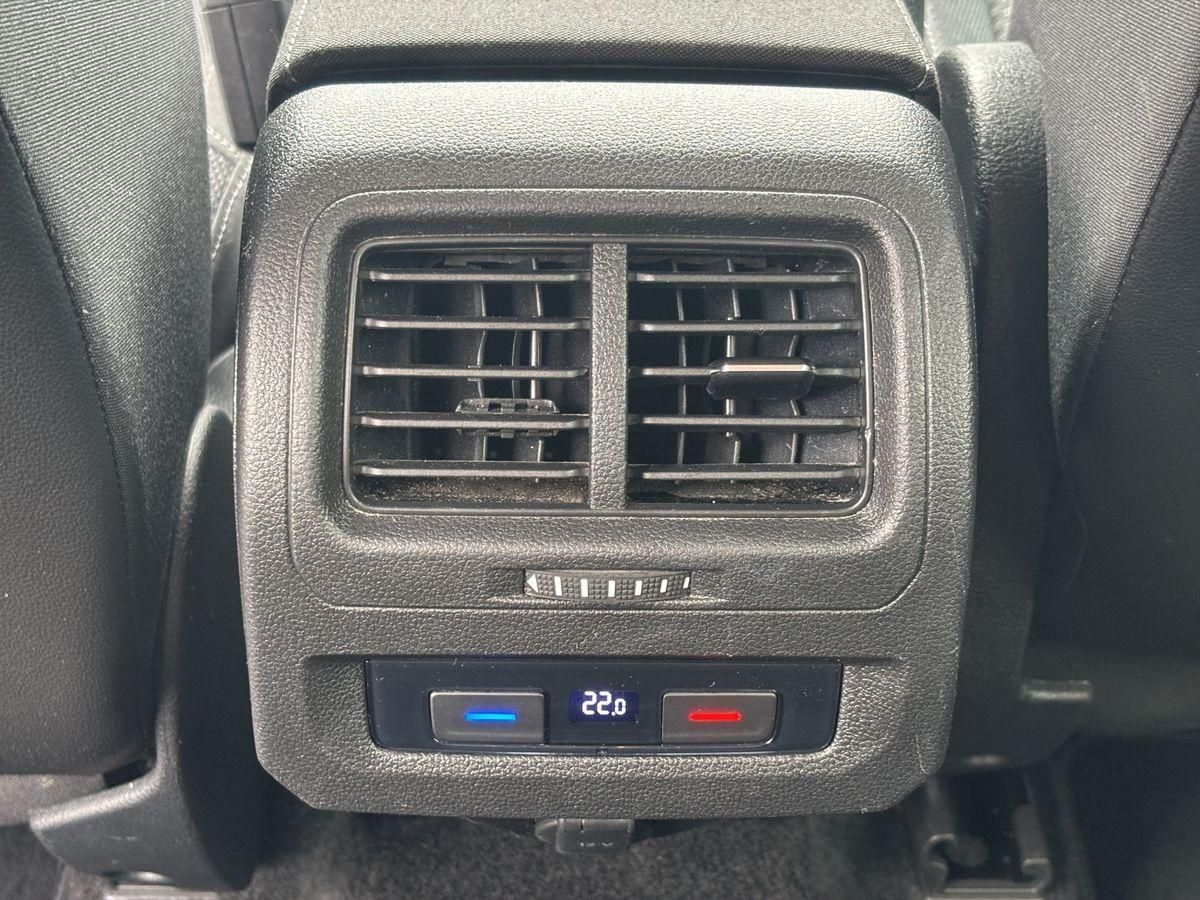 Touran Comfortline DSG PDC v+h KLIMAAUTO LED