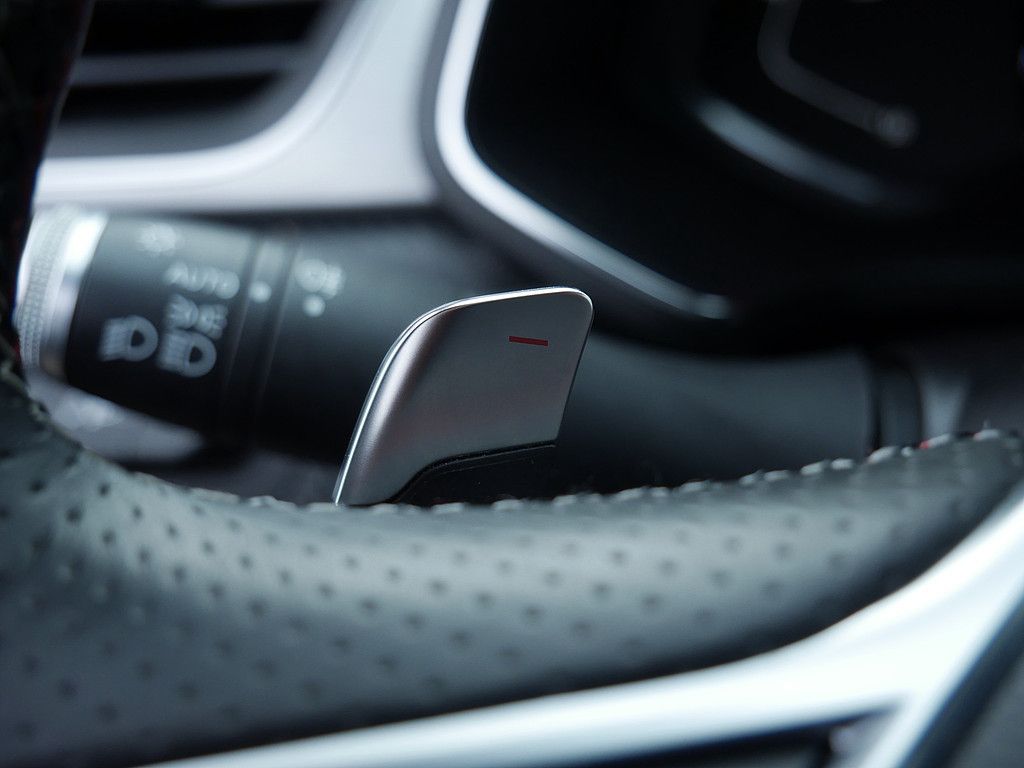 Fahrzeugabbildung Renault Captur R.S. Line TCe 140 17950R SHZ ACC LED 360°