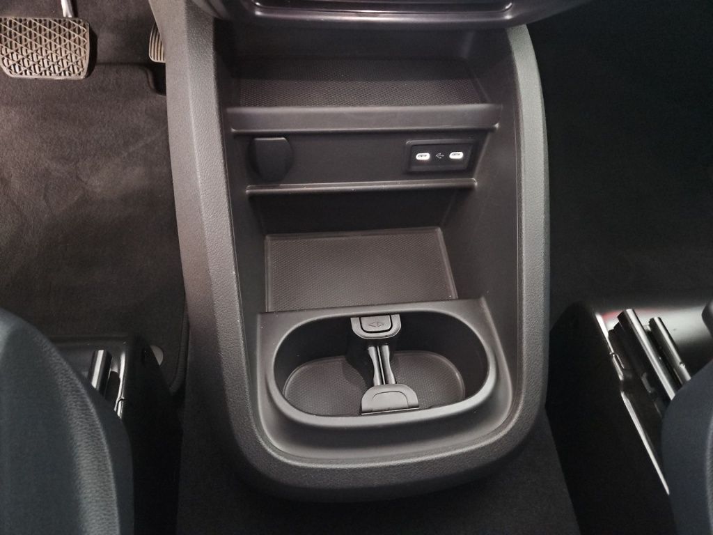 Fahrzeugabbildung Mercedes-Benz EQV 300 lang 7 Sitze BURMESTER EASYPACK LED 360°