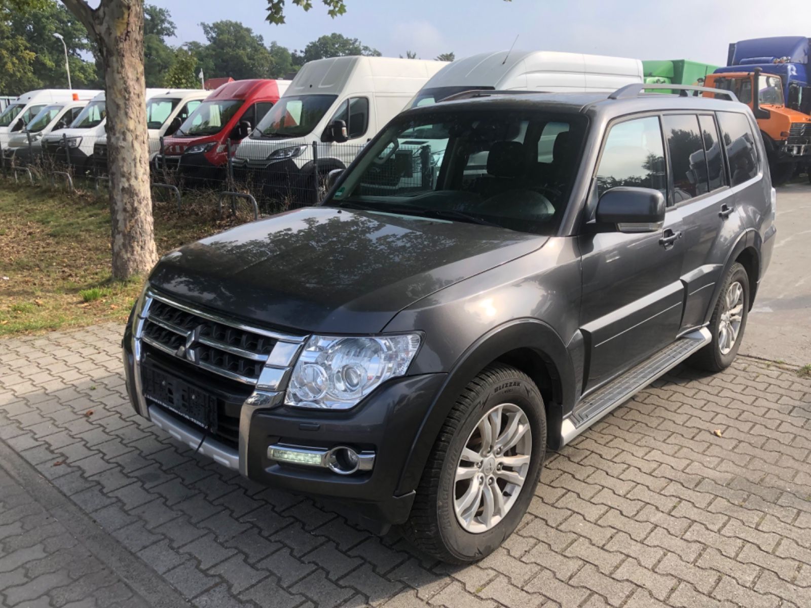 MITSUBISHI Pajero