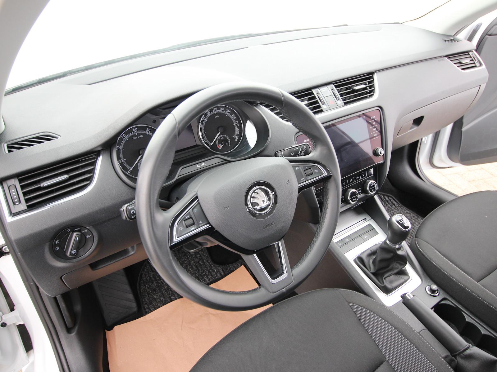 Skoda Octavia Combi 1.5 TSI Ambition SITZHEIZUNG+TEMPO