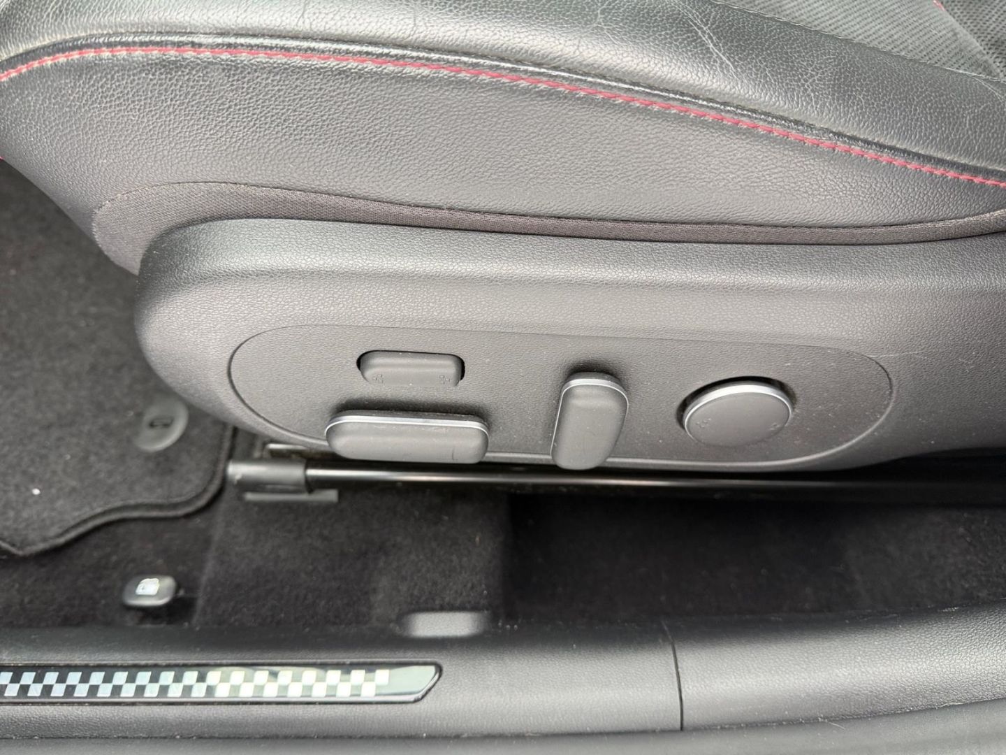 Fahrzeugabbildung Hyundai KONA N-Line SX2 1.6 T-Gdi 198PS DCT 4WD Sportsit