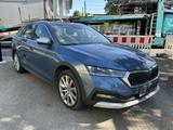 Skoda Octavia Scout 4x4 R.Cam Standheizung SHZ LED PDC - Skoda Octavia: Scout